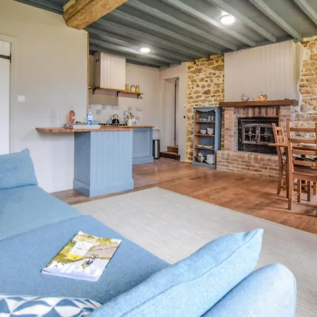 2 Bedroom In Passais-villages Feriehus Saint-Siméon